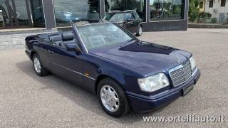 MERCEDES-BENZ E 200 usata 27
