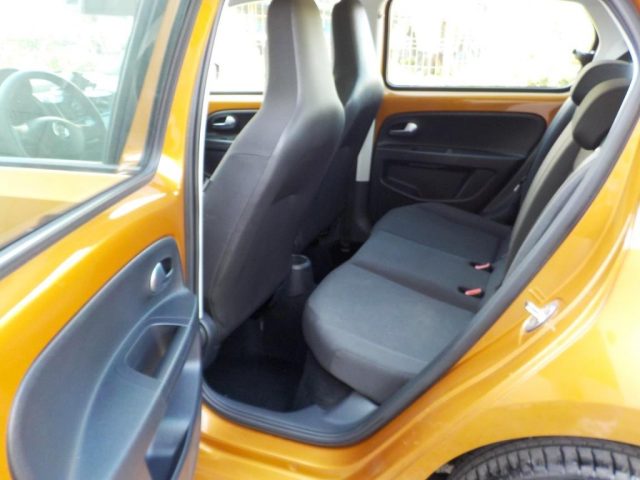 VOLKSWAGEN up! usata 27