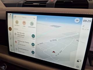 LAND ROVER Defender usata, con USB