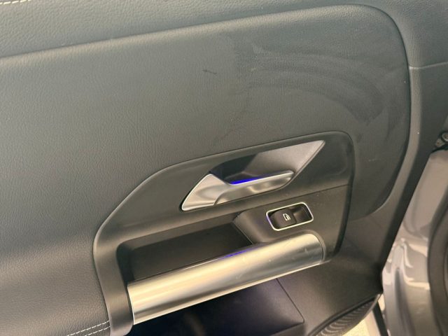 MERCEDES-BENZ GLA 220 usata, con Fari LED