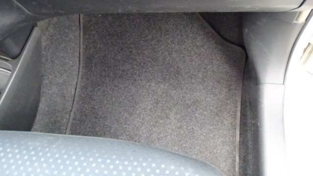 TOYOTA Yaris usata 63