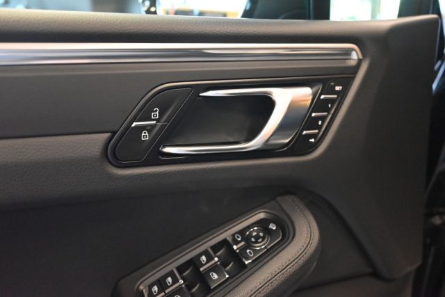 PORSCHE Macan usata 39