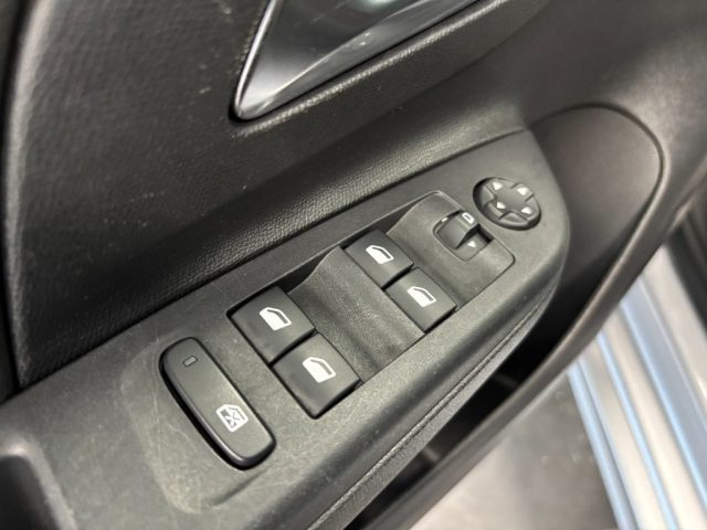 OPEL Corsa usata, con Touch screen