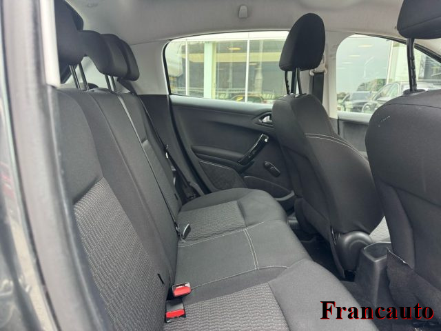PEUGEOT 208 usata, con Autoradio