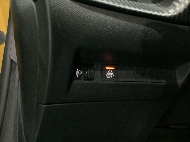 PEUGEOT 208 usata, con Head-up display