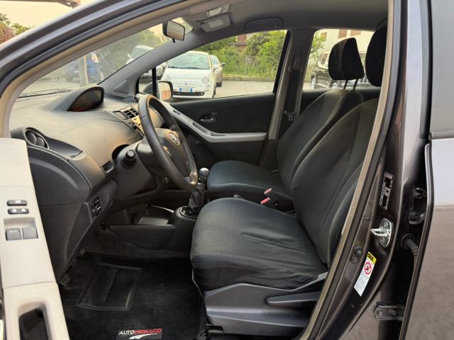 TOYOTA Yaris usata, con Specchietti laterali elettrici
