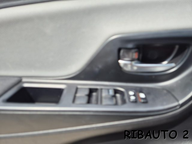 TOYOTA Yaris usata, con Specchietti laterali elettrici