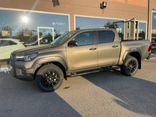 TOYOTA Hilux 2.8 D-4D A/T 4WD 48V 4 porte Double Cab Invincible