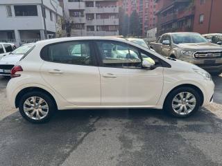 PEUGEOT 208 usata, con Alzacristalli elettrici