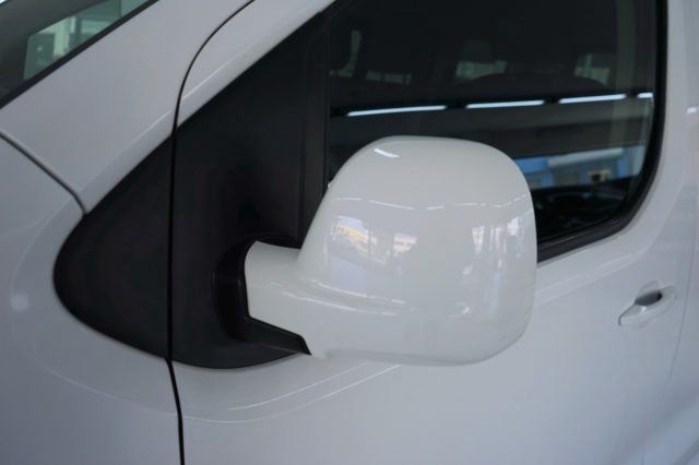 PEUGEOT Traveller usata 23