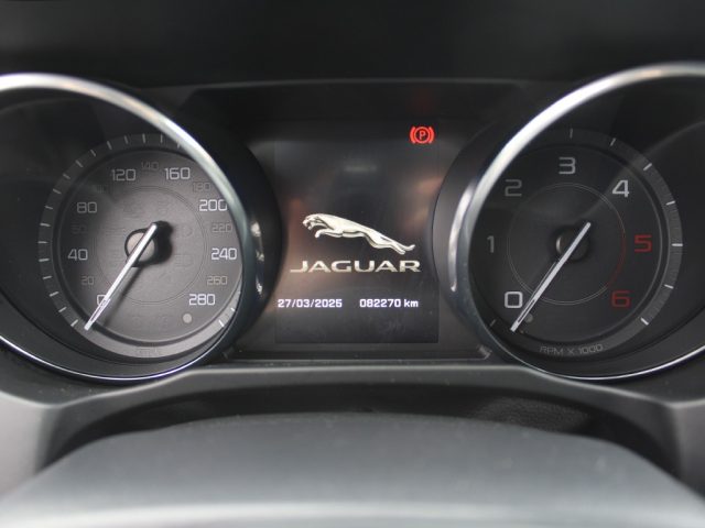 JAGUAR XE usata, con Volante in pelle