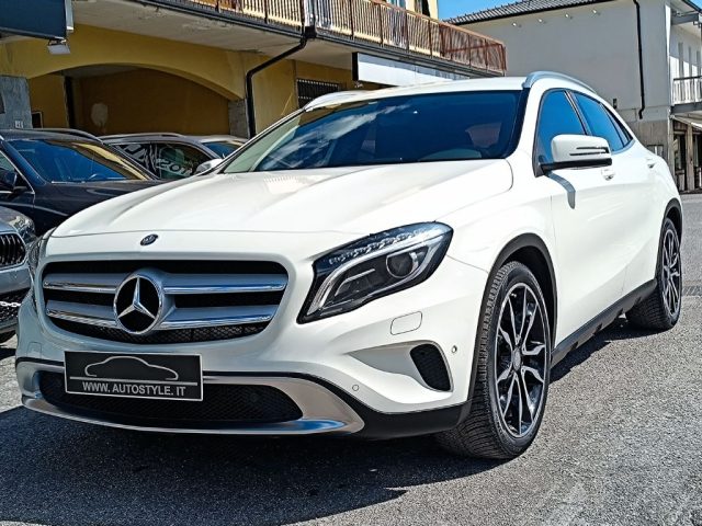 MERCEDES-BENZ GLA 200 usata, con Fari LED