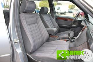 MERCEDES-BENZ E 200 usata, con Autoradio