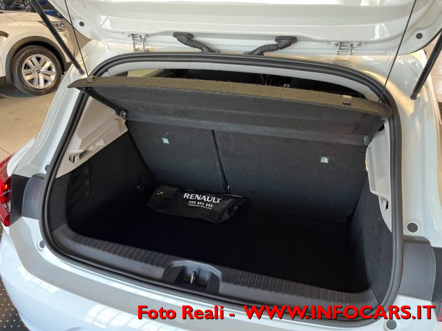 RENAULT Clio usata, con Autoradio digitale