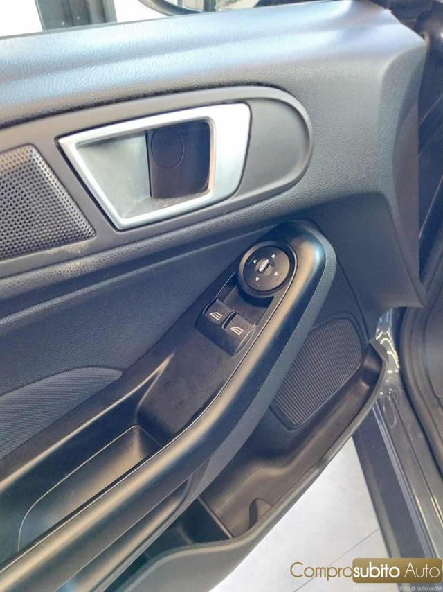 FORD Fiesta usata, con ESP