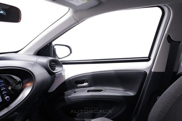 TOYOTA Aygo X usata, con Airbag testa