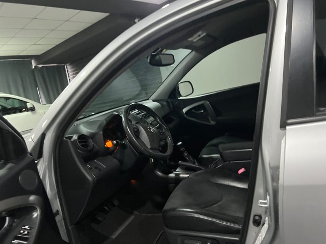 TOYOTA RAV 4 usata, con Autoradio