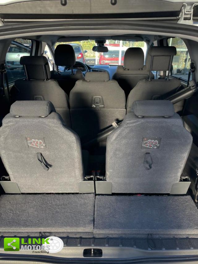 PEUGEOT 5008 usata, con Park Distance Control