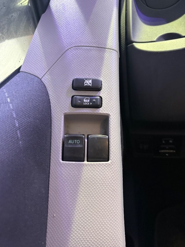 TOYOTA Yaris usata 10