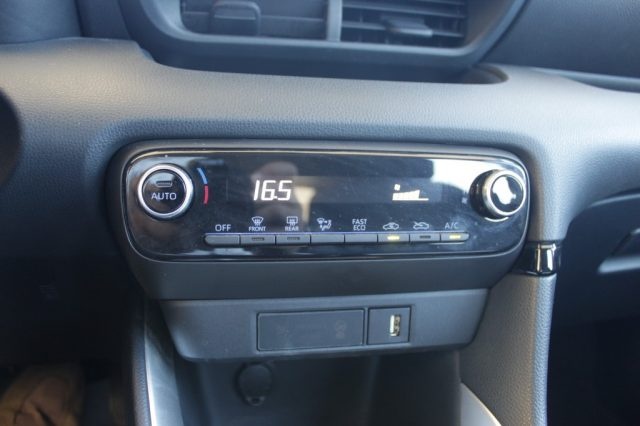 TOYOTA Yaris usata, con Specchietti laterali elettrici