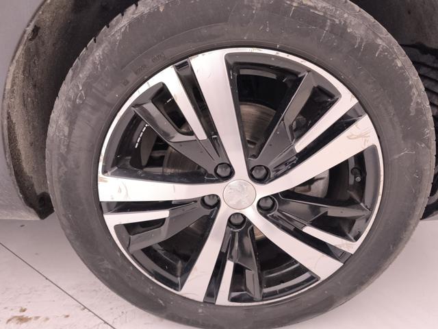 PEUGEOT 3008 usata, con Luci diurne