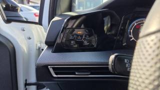 VOLKSWAGEN Golf usata, con USB