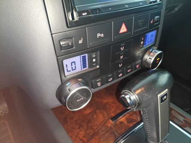 VOLKSWAGEN Touareg usata, con Fari Xenon