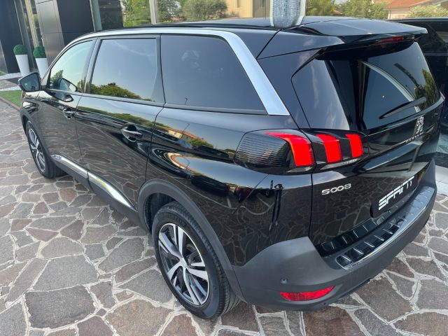 PEUGEOT 5008 usata, con Airbag