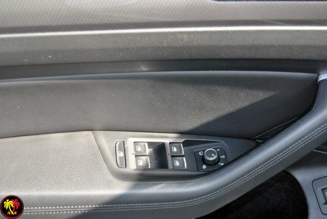 VOLKSWAGEN Passat usata, con Interni in pelle