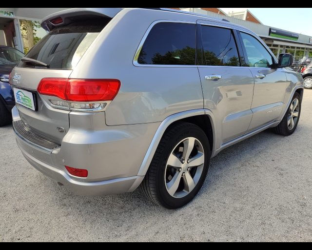 JEEP Grand Cherokee usata, con Autoradio