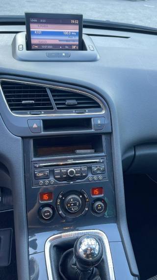 PEUGEOT 5008 usata, con Sensore di luce