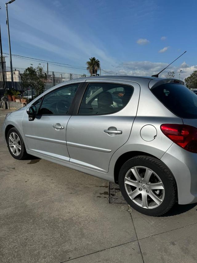 PEUGEOT 207 usata, con Alzacristalli elettrici