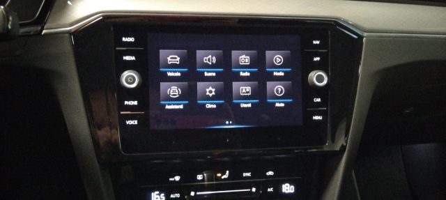 VOLKSWAGEN Passat usata 25