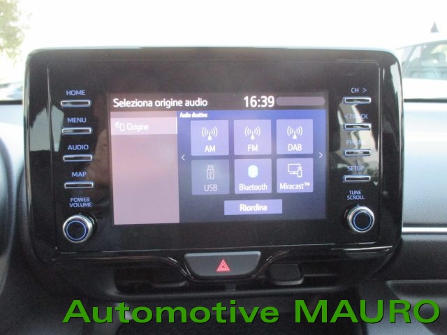 TOYOTA Yaris usata, con Luci diurne LED