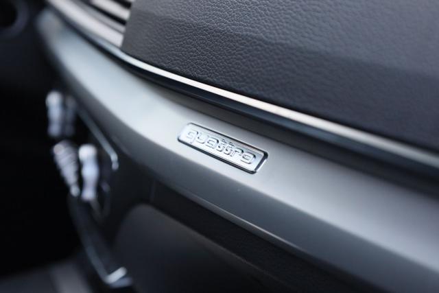 AUDI Q5 usata, con Sensori di parcheggio anteriori