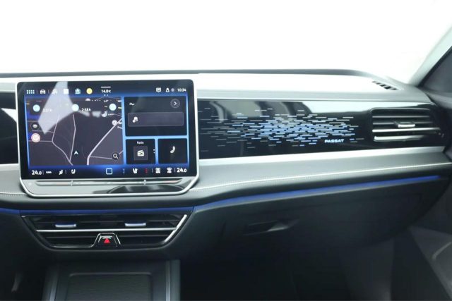 VOLKSWAGEN Passat Variant usata, con Cruise Control