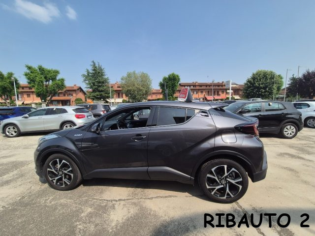 TOYOTA C-HR usata, con USB