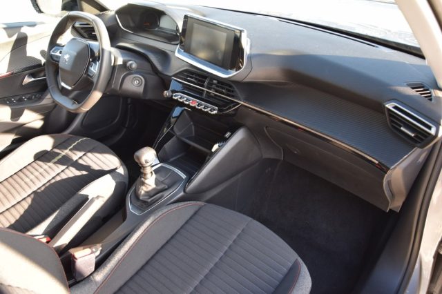 PEUGEOT 2008 usata, con Autoradio digitale