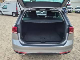 VOLKSWAGEN Passat Variant usata, con ESP