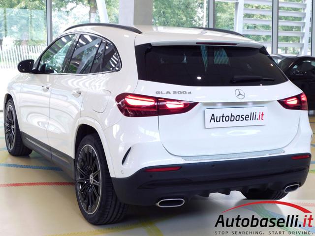 MERCEDES-BENZ GLA 200 usata, con Park Distance Control