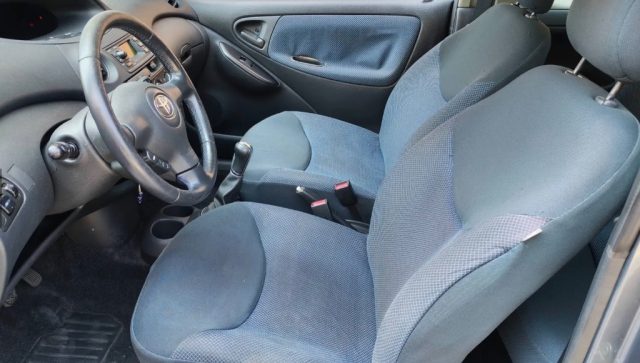 TOYOTA Yaris usata, con Autoradio