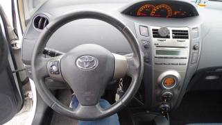 TOYOTA Yaris usata 77