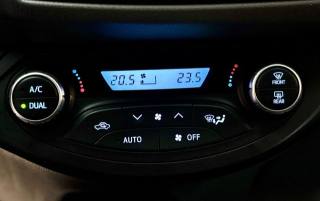 TOYOTA Yaris usata, con USB