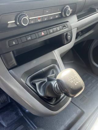 OPEL Vivaro usata, con Autoradio digitale