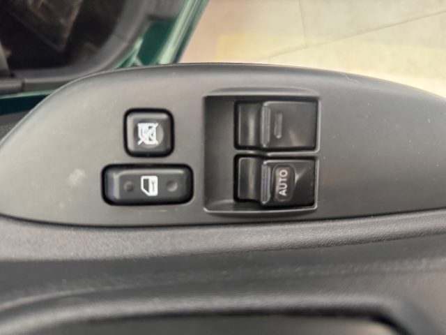 TOYOTA Yaris usata 8