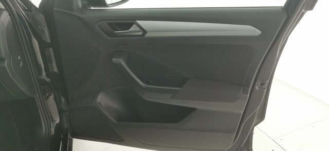 VOLKSWAGEN T-Roc usata 57