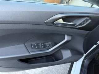 VOLKSWAGEN T-Cross usata 19