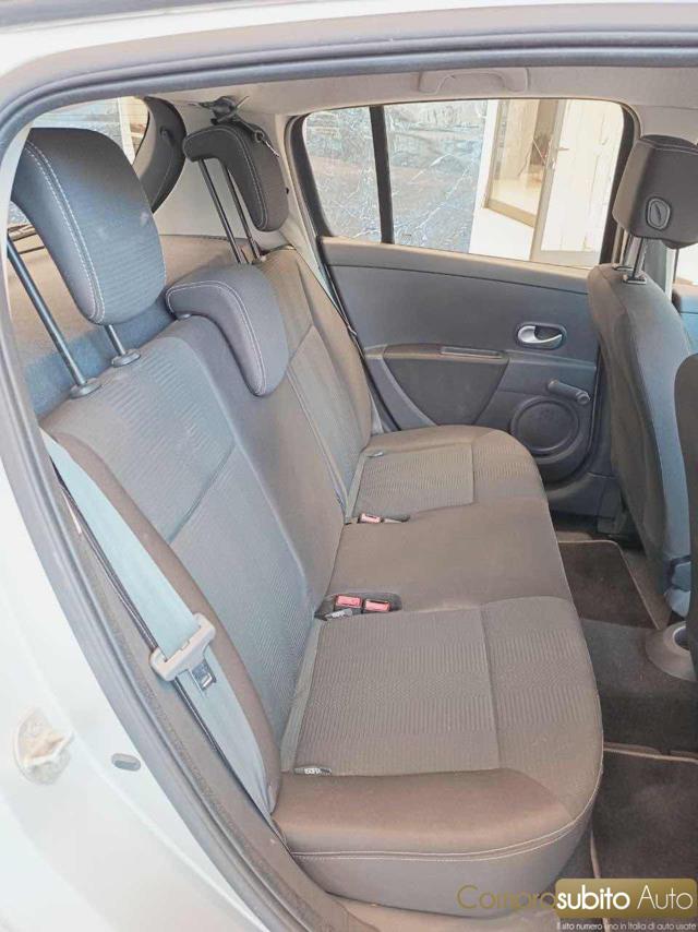 RENAULT Clio usata, con Sistema di navigazione