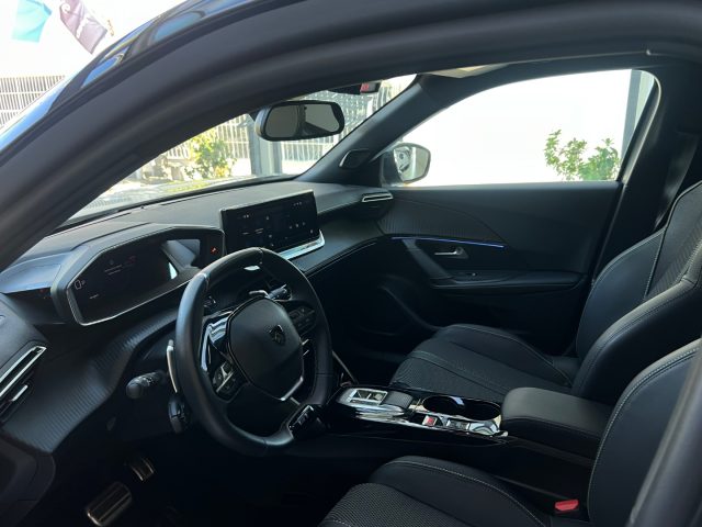 PEUGEOT 2008 usata, con Climatizzatore automatico, 2 zone