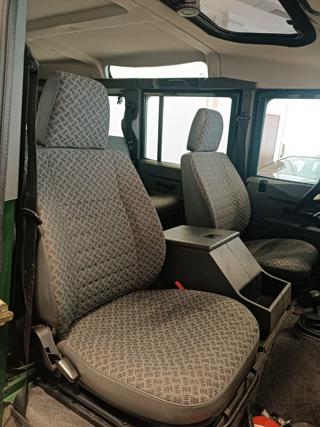 LAND ROVER Defender usata 32